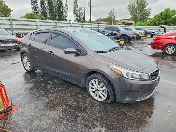 3KPFL4A7XHE007979 — 2017 Kia Forte, фото 4 с аукциона Copart 05.10.2026, Задняя часть