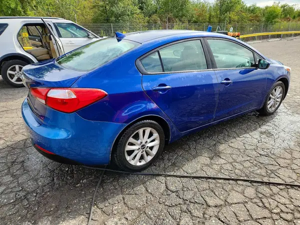 3KPFL4A71HE147273 — 2017 Kia Forte, фото 3 с аукциона Copart 13.10.2026, Мелкие вмятины и царапины