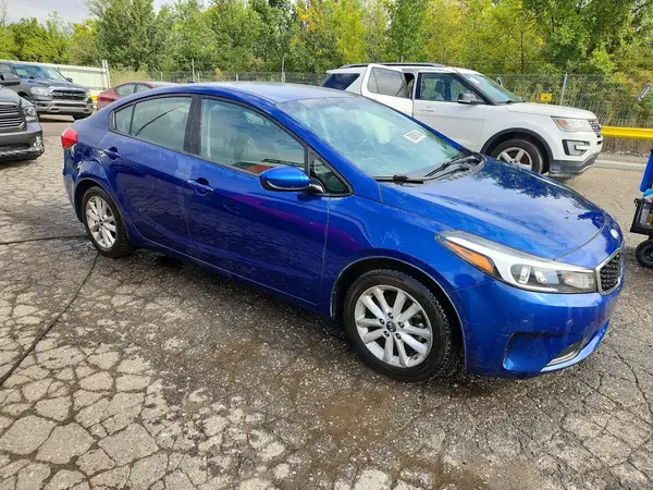 3KPFL4A71HE147273 — 2017 Kia Forte, фото 4 с аукциона Copart 13.10.2026, Мелкие вмятины и царапины