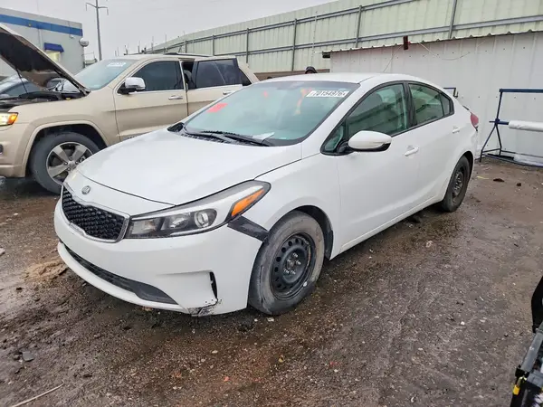 3KPFL4A72HE138274 — 2017 Kia Forte, Передняя часть (Front End), фото до ремонта
