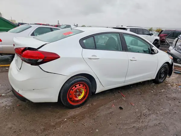 3KPFL4A72HE138274 — 2017 Kia Forte, фото 3 с аукциона Copart 08.10.2026, Передняя часть