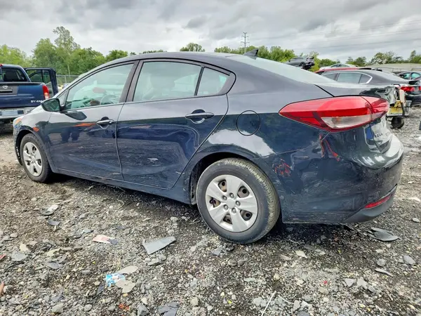 3KPFK4A76HE090846 — 2017 Kia Forte, фото 2 с аукциона Copart, Боковая часть