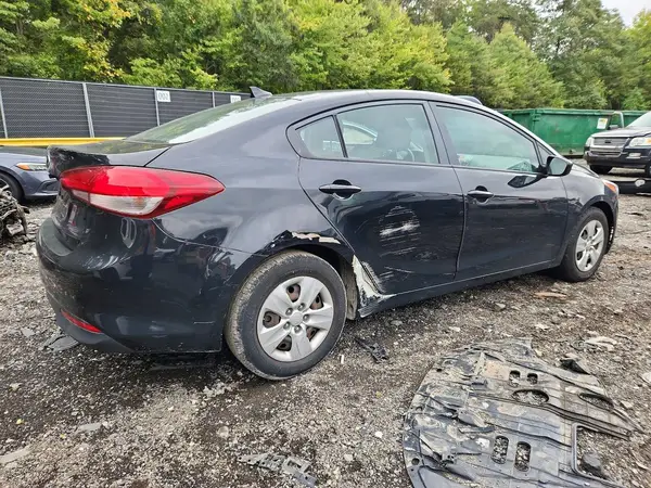 3KPFK4A76HE090846 — 2017 Kia Forte, фото 3 с аукциона Copart, Боковая часть