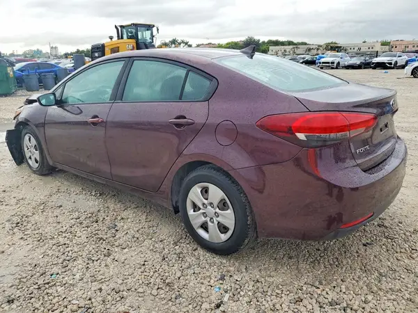 3KPFK4A77HE033359 — 2017 Kia Forte, фото 2 с аукциона Copart, Передняя часть