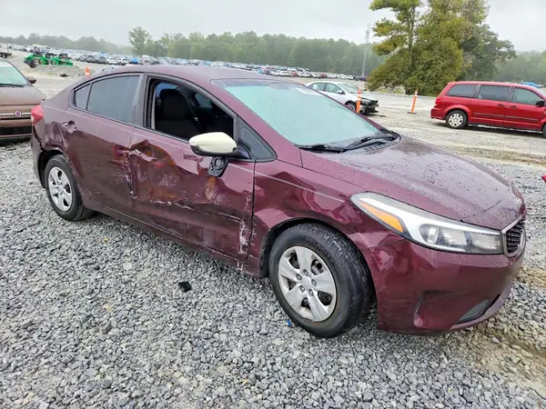 3KPFK4A7XHE048308 — 2017 Kia Forte, фото 4 с аукциона Copart, Боковая часть