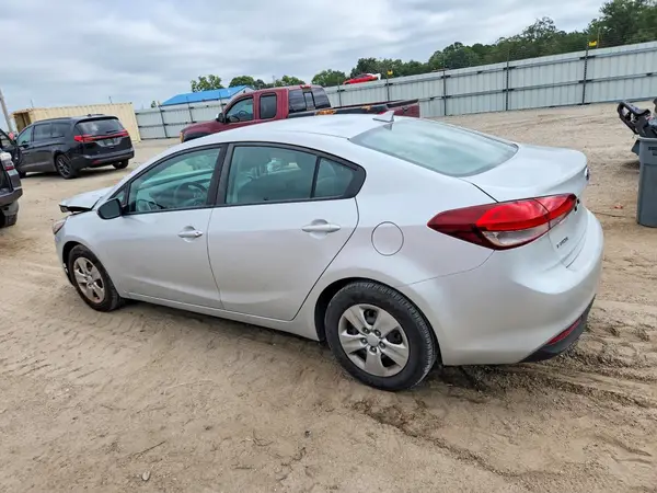 3KPFK4A79HE120096 — 2017 Kia Forte, фото 2 с аукциона Copart, Передняя часть