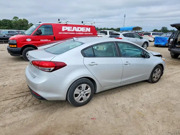 3KPFK4A79HE120096 — 2017 Kia Forte, фото 3 с аукциона Copart, Передняя часть