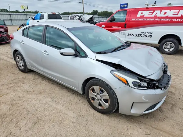 3KPFK4A79HE120096 — 2017 Kia Forte, фото 4 с аукциона Copart, Передняя часть