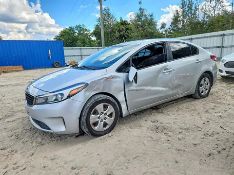 3KPFL4A72HE118705 — 2017 Kia Forte, Боковая часть (Side), фото до ремонта