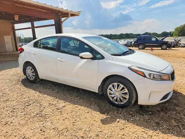 3KPFK4A7XJE205633 — 2018 Kia Forte, фото 4 с аукциона Copart 14.10.2026, Механические повреждения