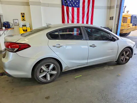 2018 KIA Forte VIN 3KPFL4A7XJE258099 фото 3