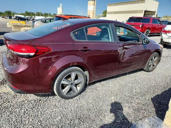 3KPFL4A77JE172488 — 2018 Kia Forte, фото 3 с аукциона Copart 13.10.2026, Боковая часть