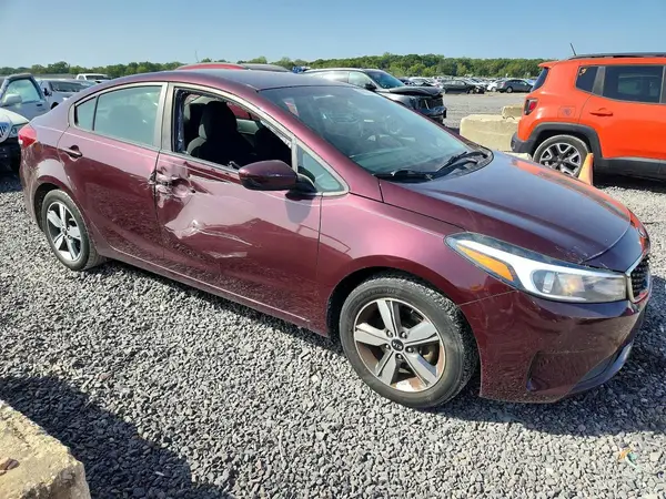 3KPFL4A77JE172488 — 2018 Kia Forte, фото 4 с аукциона Copart 13.10.2026, Боковая часть
