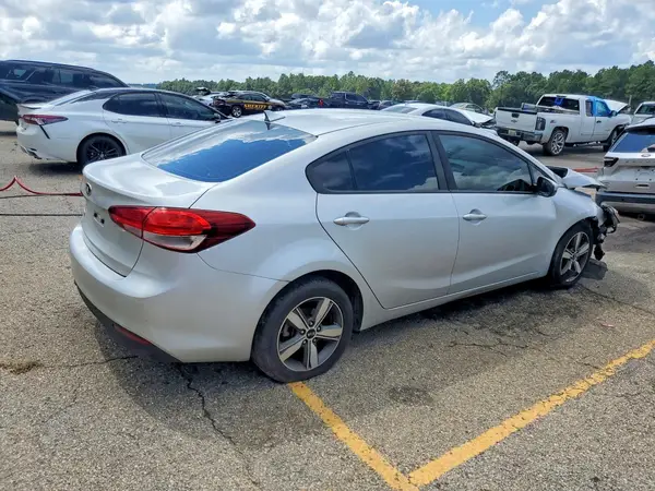 3KPFL4A72JE169983 — 2018 Kia Forte, фото 3 с аукциона Copart, Передняя часть