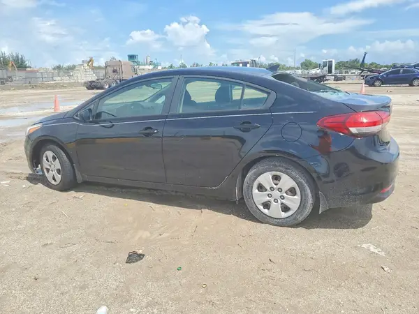 3KPFK4A77JE245443 — 2018 Kia Forte, фото 2 с аукциона Copart 13.10.2026, Механические повреждения