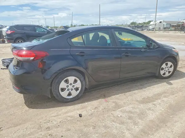 3KPFK4A77JE245443 — 2018 Kia Forte, фото 3 с аукциона Copart 13.10.2026, Механические повреждения