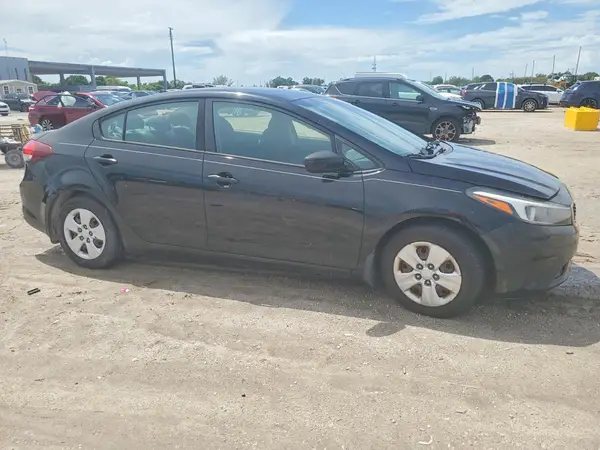 3KPFK4A77JE245443 — 2018 Kia Forte, фото 4 с аукциона Copart 13.10.2026, Механические повреждения