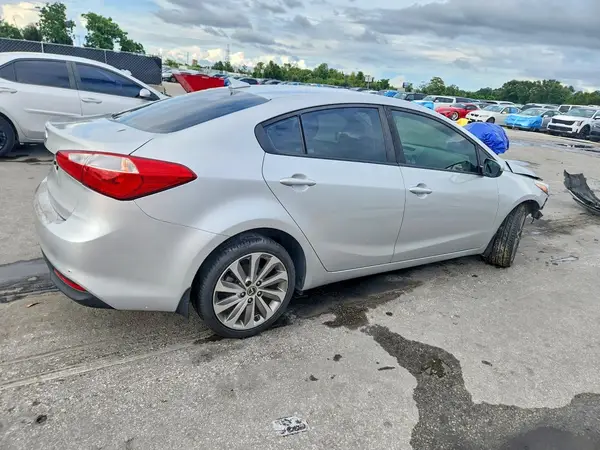 3KPFL4A78JE271076 — 2018 Kia Forte, фото 3 с аукциона Copart, Передняя часть