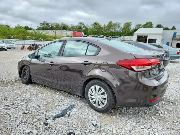 3KPFL4A72JE210192 — 2018 Kia Forte, фото 2 с аукциона Copart, Передняя часть