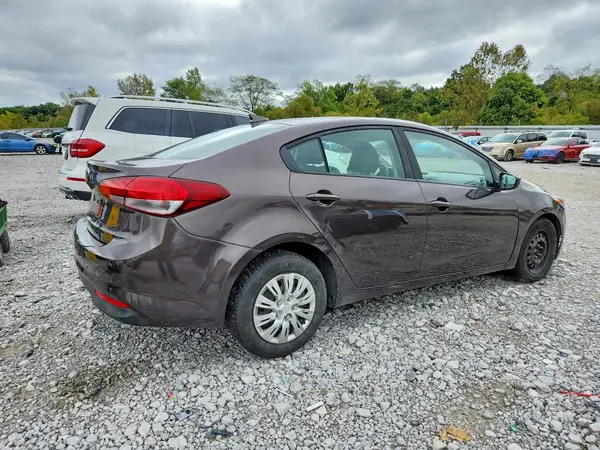 3KPFL4A72JE210192 — 2018 Kia Forte, фото 3 с аукциона Copart, Передняя часть