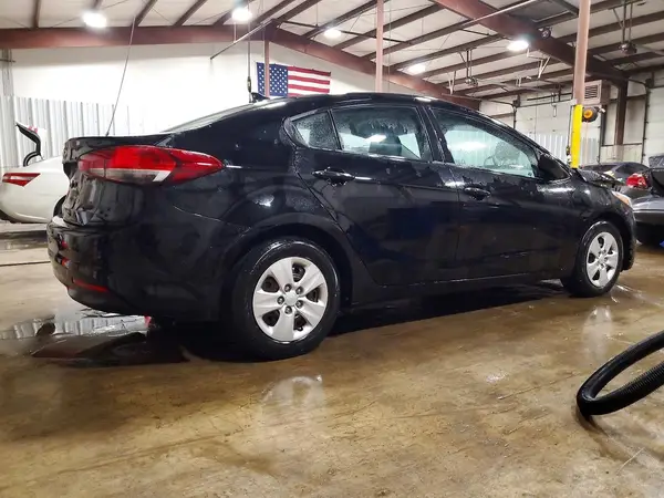 3KPFK4A75JE195724 — 2018 Kia Forte, фото 3 с аукциона Copart, Передняя часть