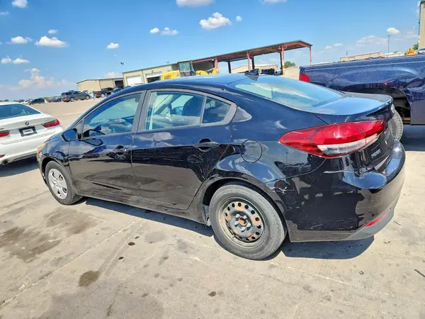3KPFK4A71JE195980 — 2018 Kia Forte, фото 2 с аукциона Copart, Мелкие вмятины и царапины