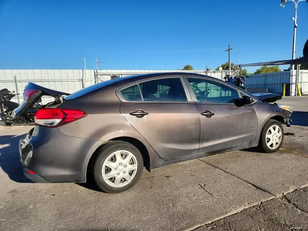 3KPFK4A75JE193018 — 2018 Kia Forte, фото 3 с аукциона Copart, Передняя часть