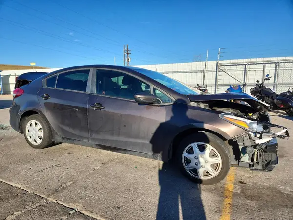 3KPFK4A75JE193018 — 2018 Kia Forte, фото 4 с аукциона Copart, Передняя часть