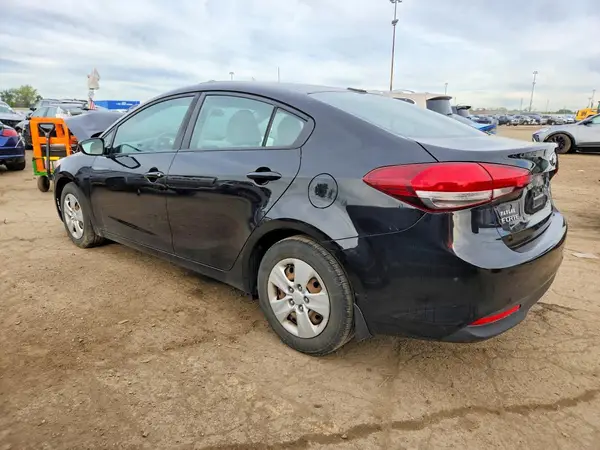 3KPFK4A77JE225841 — 2018 Kia Forte, фото 2 с аукциона Copart, Передняя часть