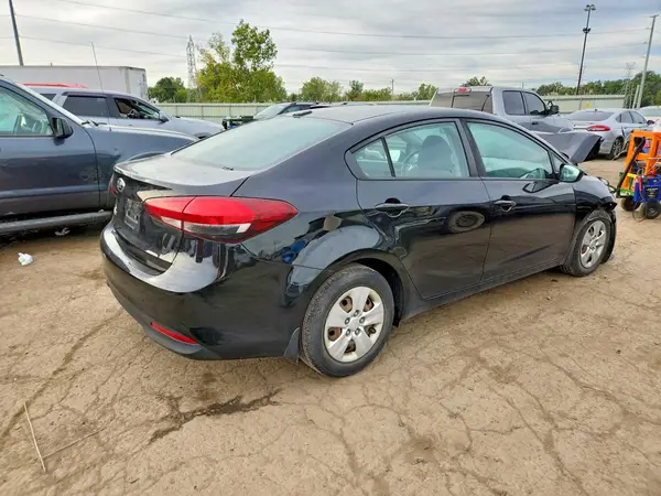 3KPFK4A77JE225841 — 2018 Kia Forte, фото 3 с аукциона Copart, Передняя часть