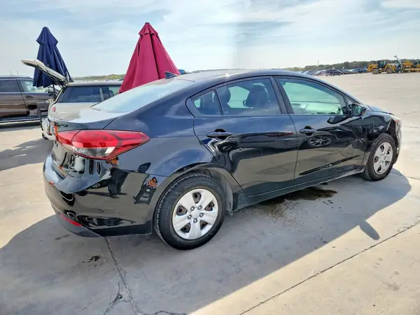 3KPFK4A73JE219065 — 2018 Kia Forte, фото 3 с аукциона Copart 08.10.2026, Передняя часть
