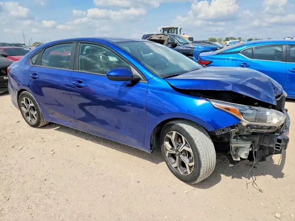 3KPF24AD3KE137960 — 2019 Kia Forte, фото 4 с аукциона Copart, Передняя часть