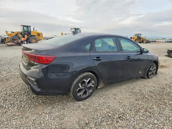 3KPF24AD1KE098575 — 2019 Kia Forte, фото 3 с аукциона Copart, Передняя часть