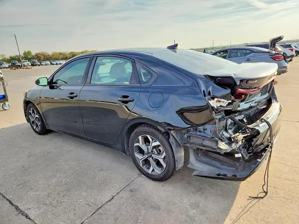 3KPF24AD0KE137768 — 2019 Kia Forte, фото 2 с аукциона Copart, Задняя часть