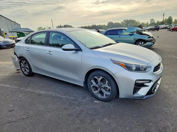 3KPF24AD9KE016124 — 2019 Kia Forte, фото 4 с аукциона Copart, Задняя часть