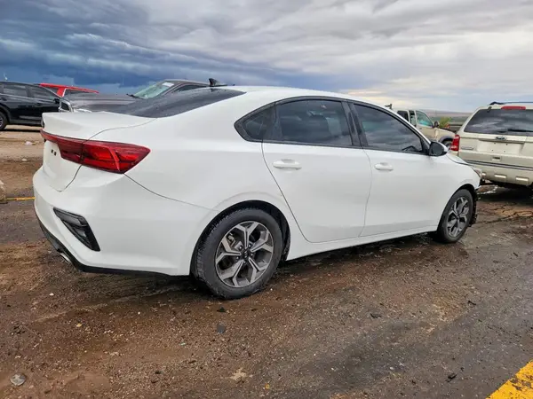 3KPF24AD1KE137794 — 2019 Kia Forte, фото 3 с аукциона Copart 15.10.2026, Передняя часть