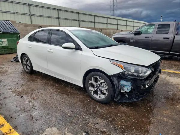 3KPF24AD1KE137794 — 2019 Kia Forte, фото 4 с аукциона Copart 15.10.2026, Передняя часть