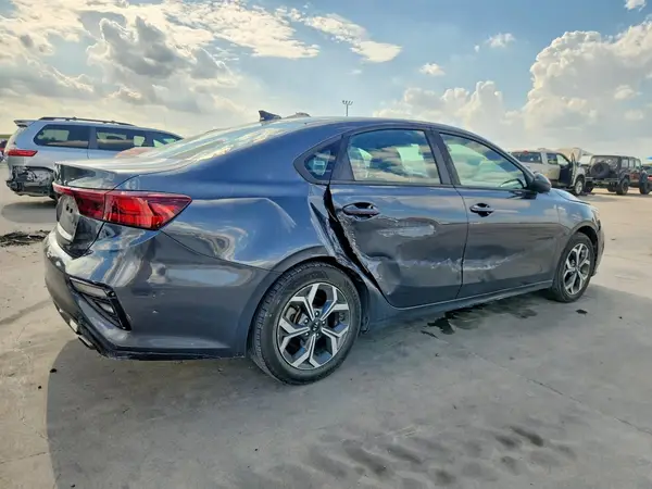 3KPF24AD8LE142394 — 2020 Kia Forte, фото 3 с аукциона Copart 08.10.2026, Передняя часть