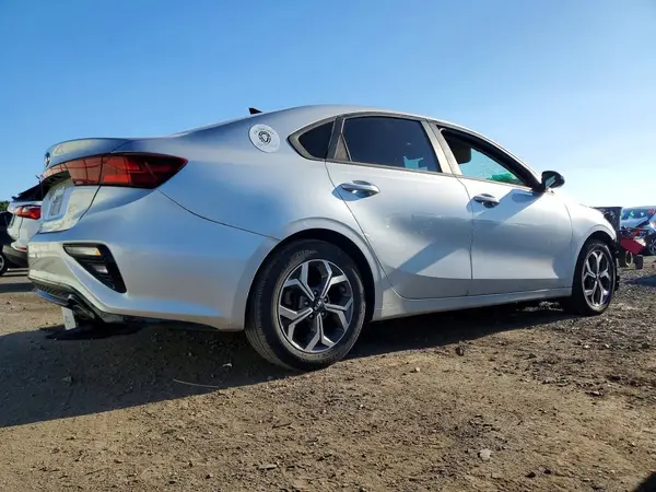 3KPF24AD2LE235332 — 2020 Kia Forte, фото 3 с аукциона Copart, Передняя часть