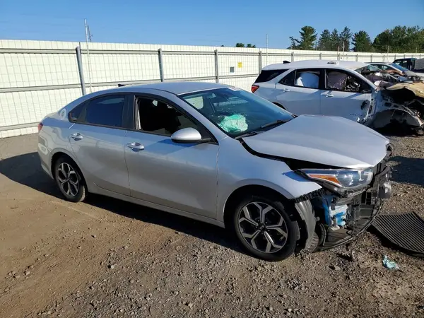 3KPF24AD2LE235332 — 2020 Kia Forte, фото 4 с аукциона Copart, Передняя часть