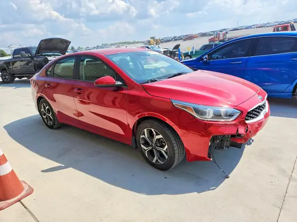 3KPF24AD4LE192788 — 2020 Kia Forte, фото 4 с аукциона Copart, Передняя часть