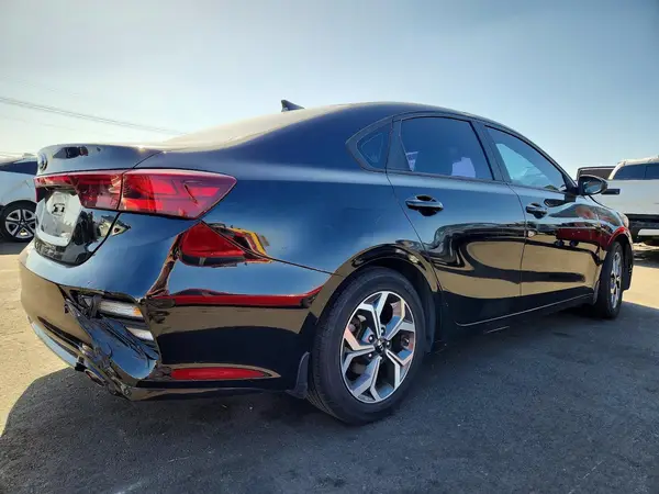 3KPF24AD9LE249132 — 2020 Kia Forte, фото 3 с аукциона Copart, Боковая часть
