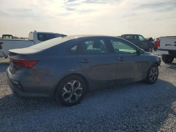 3KPF24AD0LE260410 — 2020 Kia Forte, фото 3 с аукциона Copart, Передняя часть