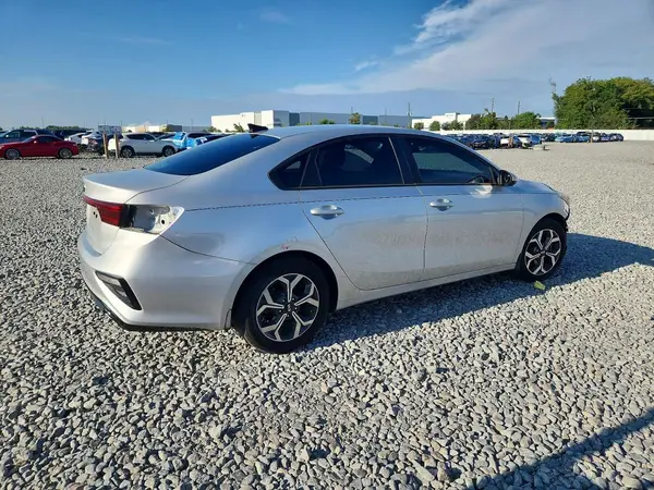 3KPF24AD7LE223354 — 2020 Kia Forte, фото 3 с аукциона Copart, Передняя часть