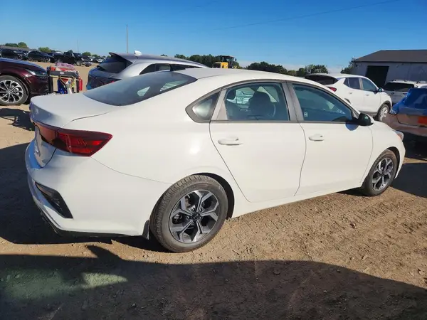 3KPF24AD8LE159891 — 2020 Kia Forte, фото 3 с аукциона Copart 15.10.2026, Передняя часть