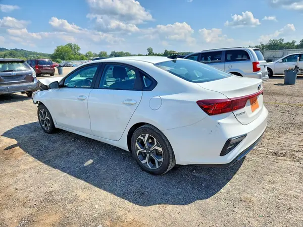 3KPF24AD8ME300881 — 2021 Kia Forte, фото 2 с аукциона Copart 29.09.2026, Передняя часть