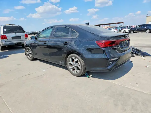 3KPF24AD9ME370664 — 2021 Kia Forte, фото 2 с аукциона Copart, Передняя часть