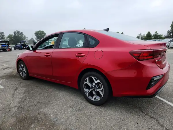 3KPF24AD6ME294627 — 2021 Kia Forte, фото 2 с аукциона Copart, Боковая часть