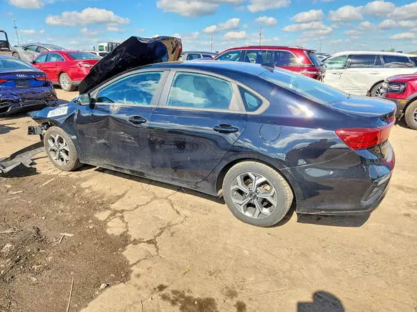 3KPF24AD2ME393316 — 2021 Kia Forte, фото 2 с аукциона Copart, Передняя часть