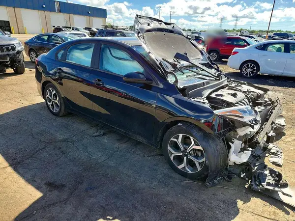 3KPF24AD2ME393316 — 2021 Kia Forte, фото 4 с аукциона Copart, Передняя часть